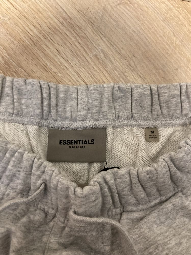 Essentials къси панталони