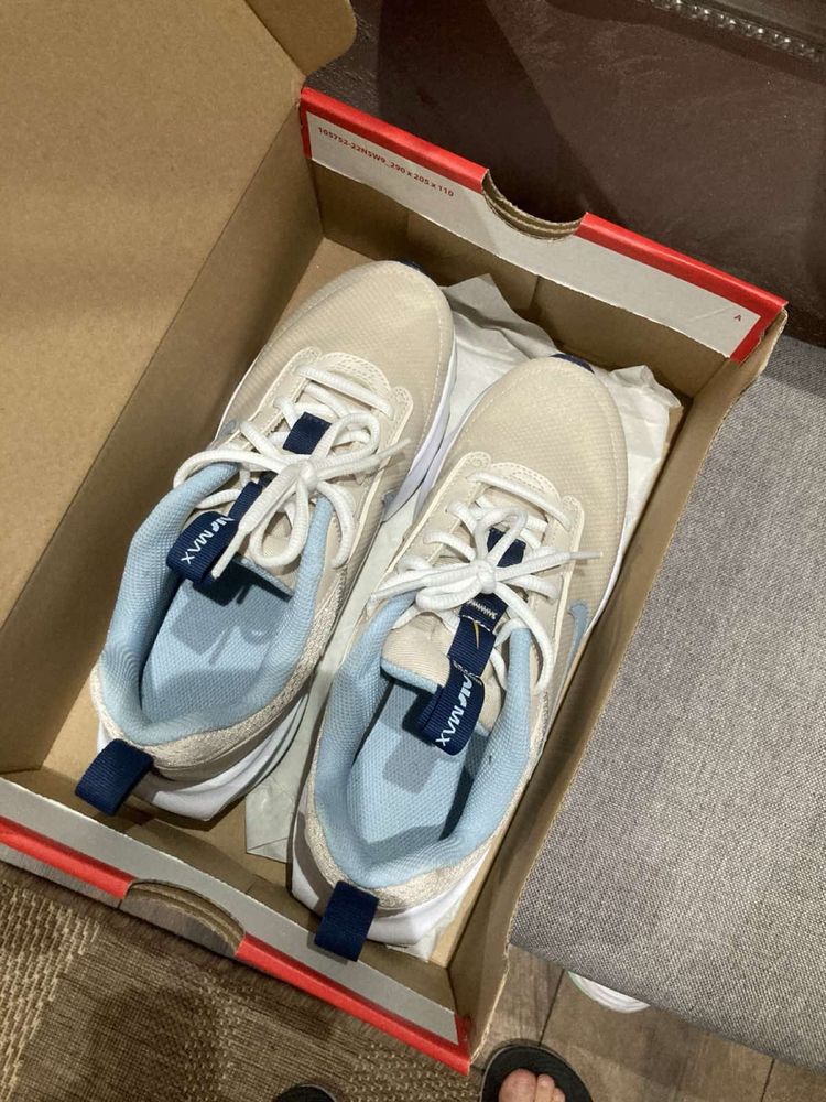 Nike   без дабележки