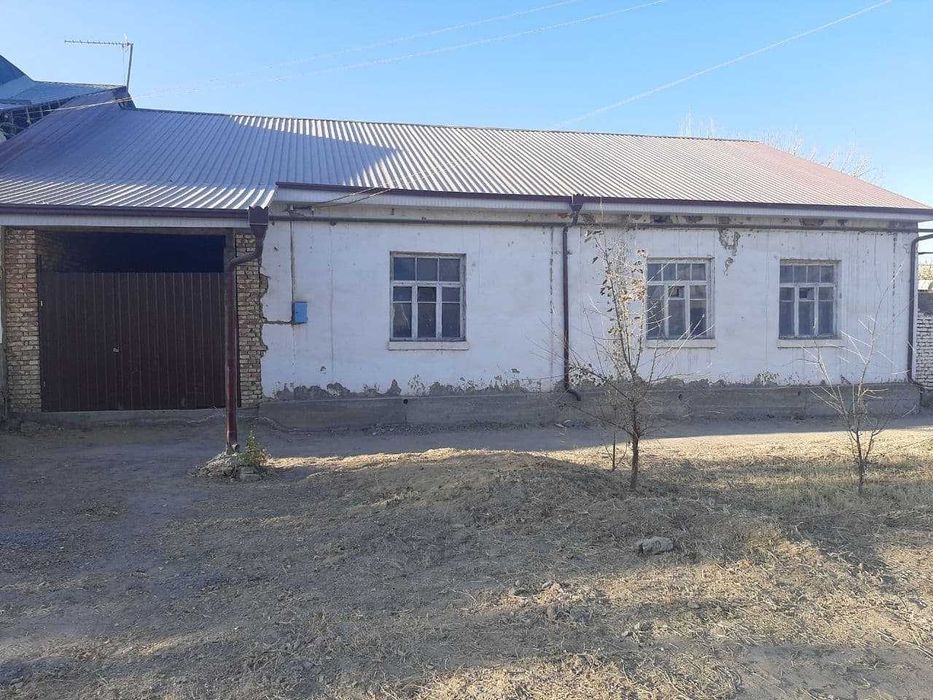 Центрда (А,Темур кощеде) питпеген жер жай сатылади, 6 соток.