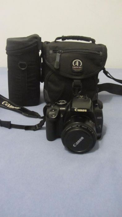 Canon D400 cu 2 obiective, accesorii si geanta