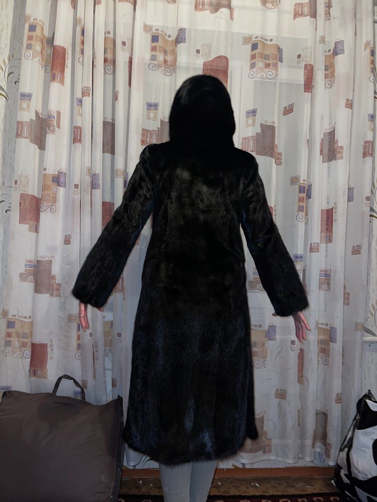 Продаю норковую шубу