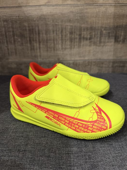 Nike детски футболни обувки