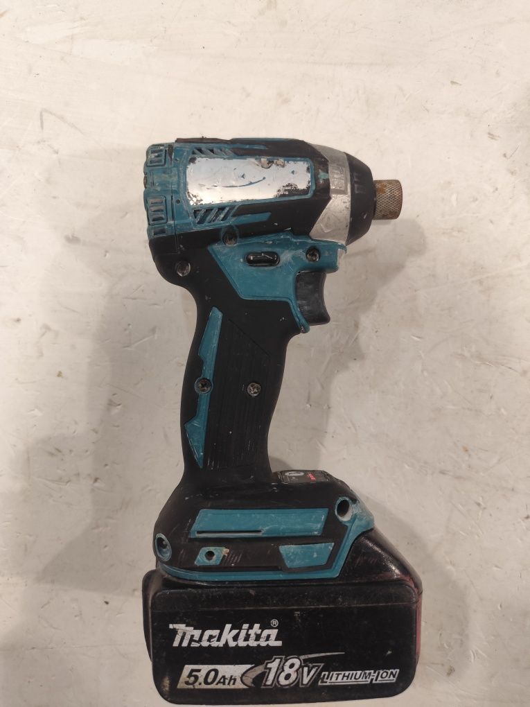 Безчетков акумулаторен импактдрайвър Макита Makita DTD154 + 5 Ah 175nm