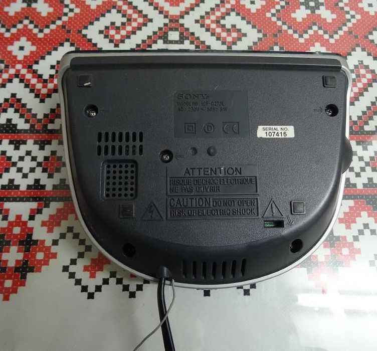 Radio cu ceas Sony ICF C273 (Germania)