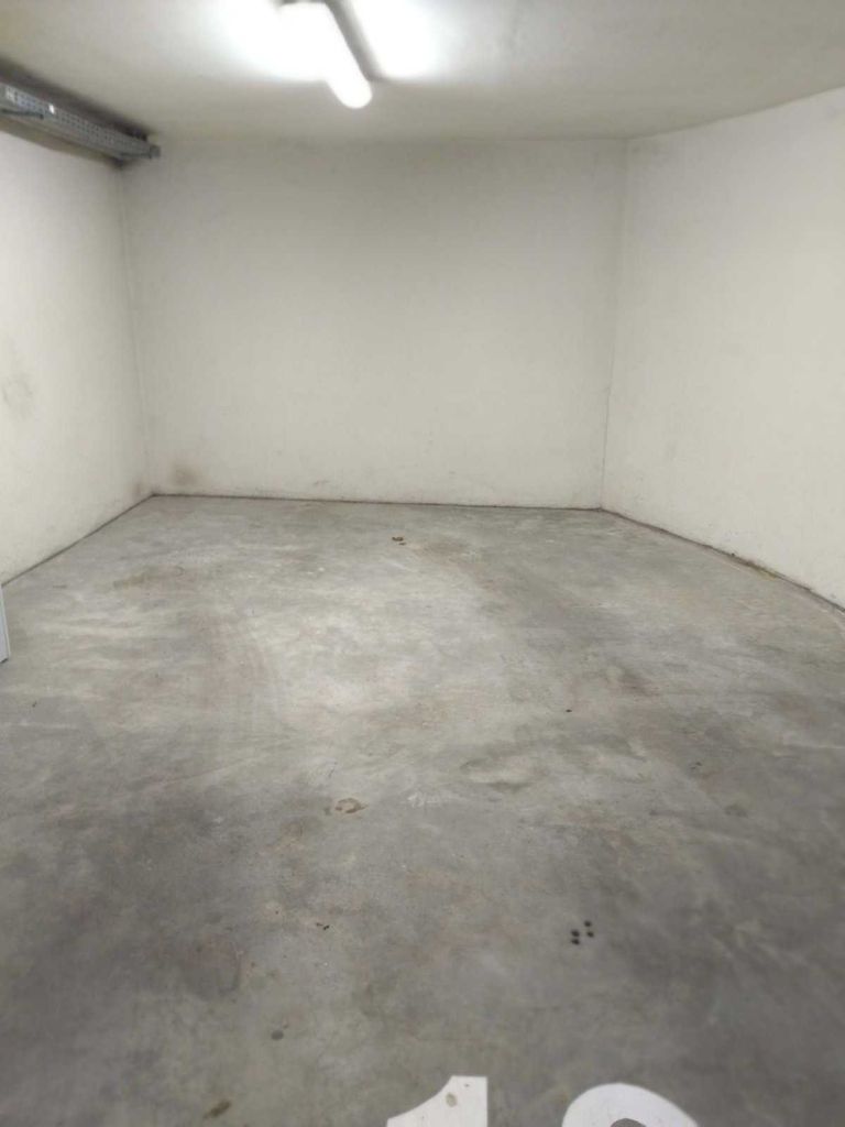 Дава се под наем Гараж / Паркомясто в Варна, Център - 15 кв.м за 153 € - Снимка #1