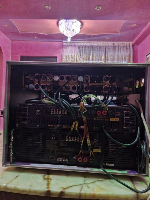 Продават се 2 усилватора с един процесор