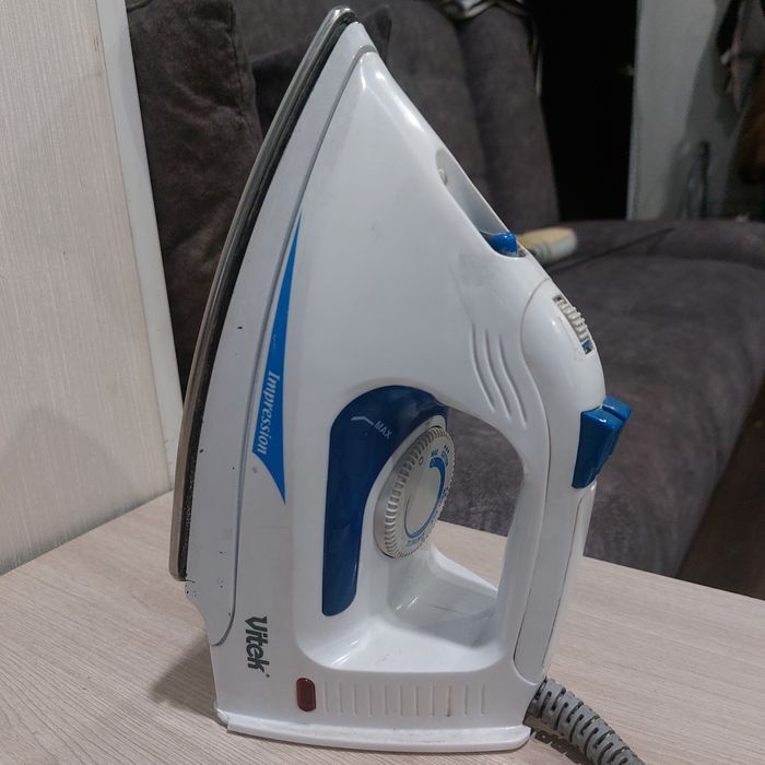 Продам красивый утюг.