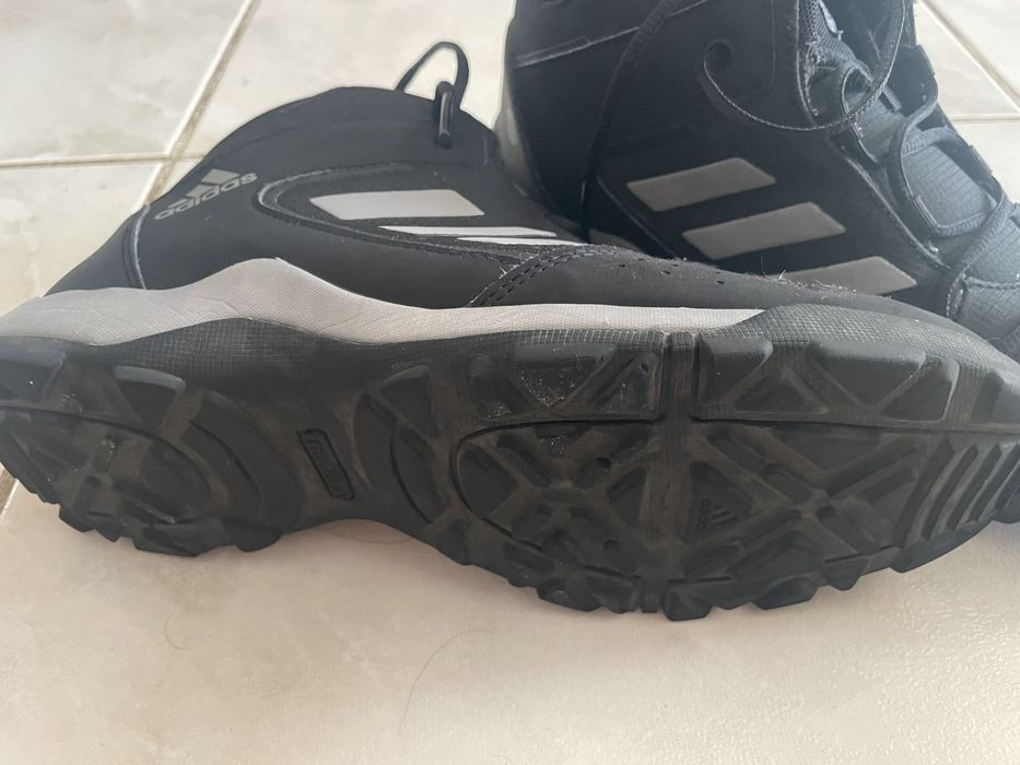 Обувки Adidas ..