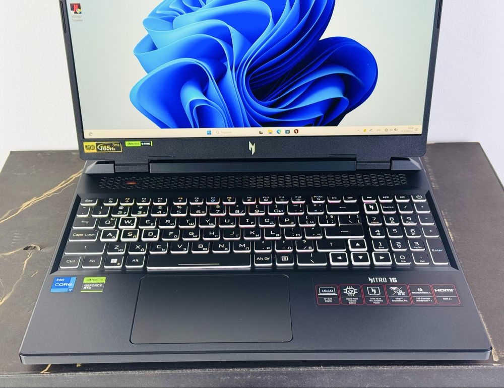 Лаптоп Acer Nitro 16 165Hz i7-13620H 16RAM 1TB RTX 4050 Black Гаранция