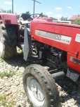Se vede tractor in satre de  funcționare perfect