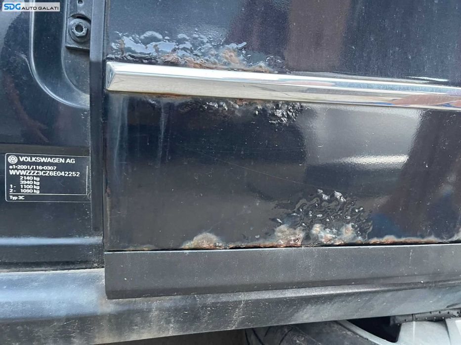 Bandou Ornament Plastic Inferior de pe Usa Portiera Stanga Spate Volkswagen Passat B6 Break Combi 2005 - 2010