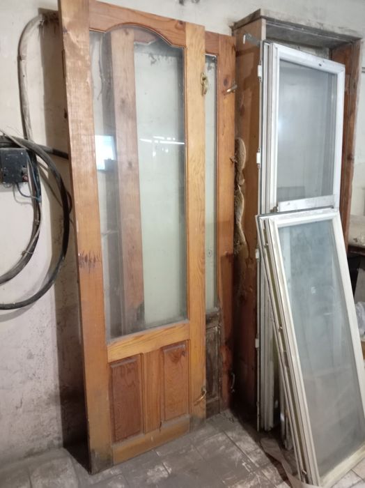 Продам двери 2штуки с коробкой. Размер 2.15 на 80.за 12000 теңге.