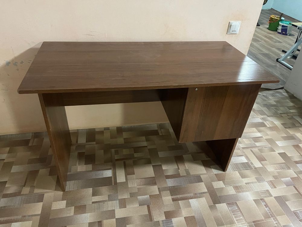 Продам мебель для офиса б/у, (парта), торг есть.