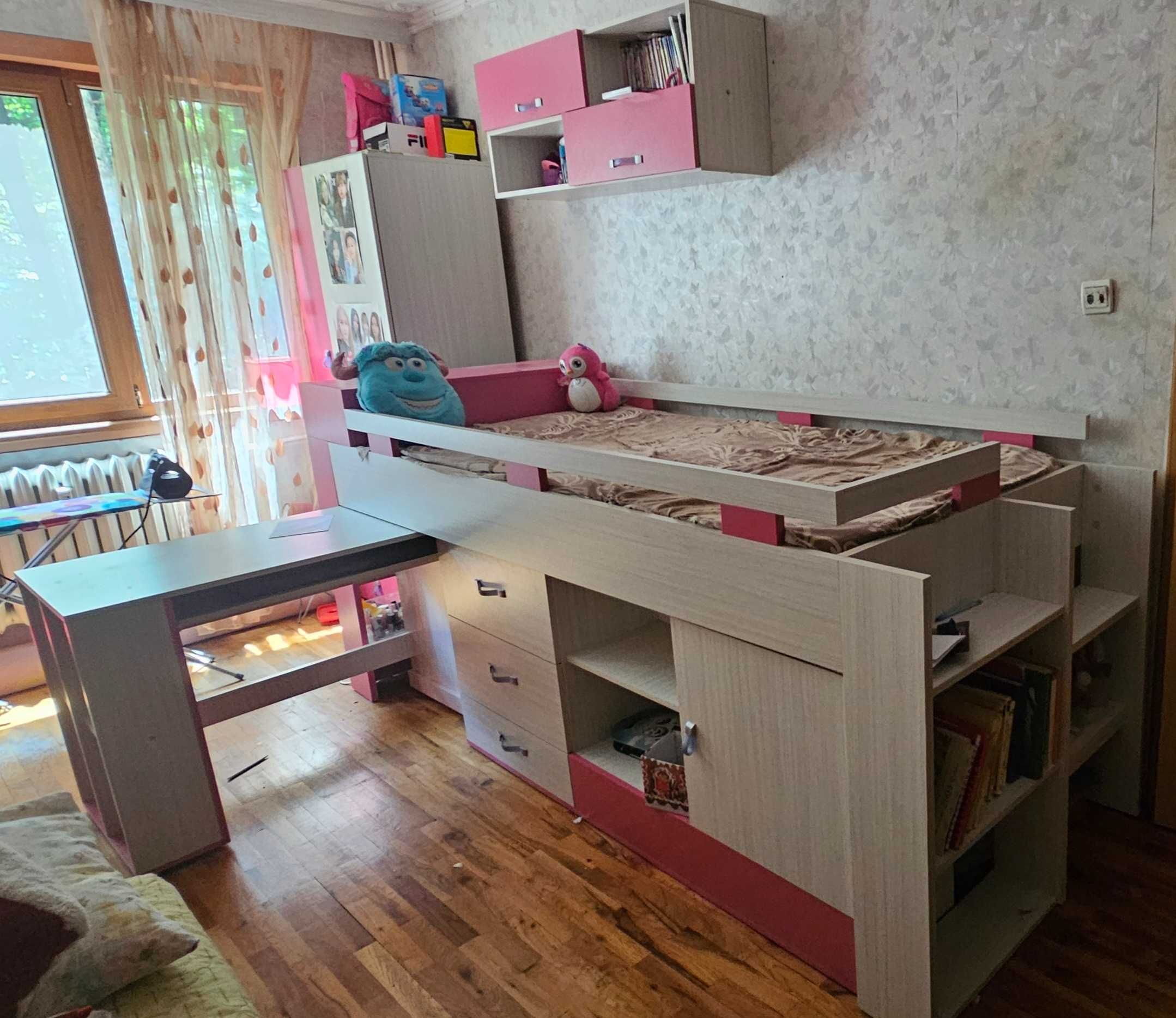 Продавам обзавеждане за детска стая