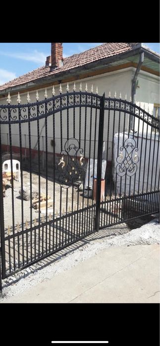 Porti metalice din tabla decupat fier forjat tip jaluzea