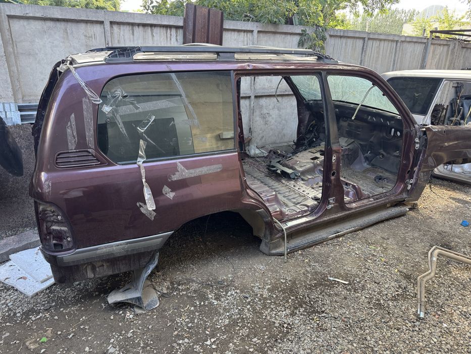 Пороги железные Land Cruiser 100/LX470
