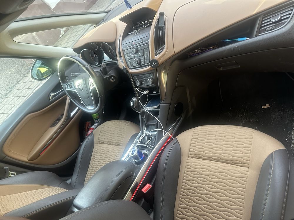 De vanzare opel zafira touer 2012