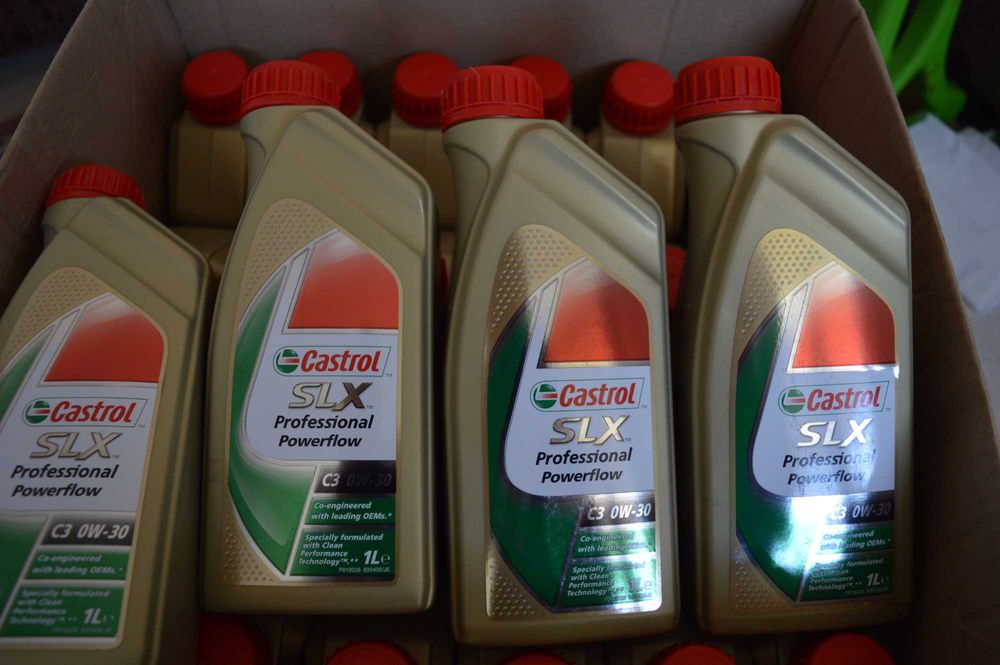 Двигателно масло Castrol SLX 0W30 Profesional Powerflow C3
