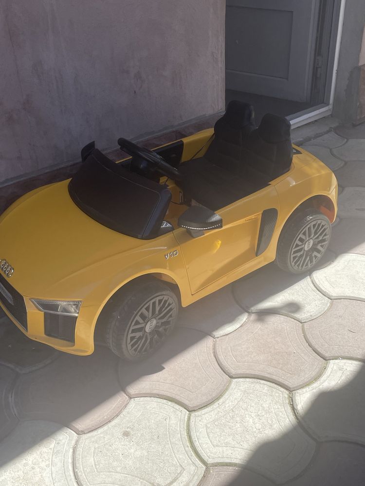 Vând audi r8 spyder copii