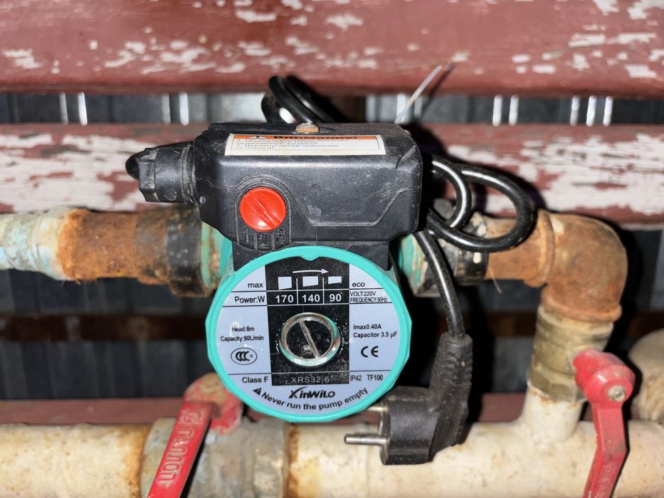 Продам насос с кранами в рабочем целом состоянии