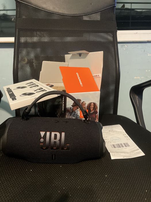 Boxa JBl Charge 6 inca in garantie,cumparata acum 3-4 luni