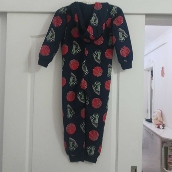 Pijama baieti tip salopeta 5-6 ani NOUA bumbac organic