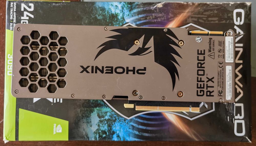 Placă video Nvidia RTX 3090 - 24 GB VRAM.