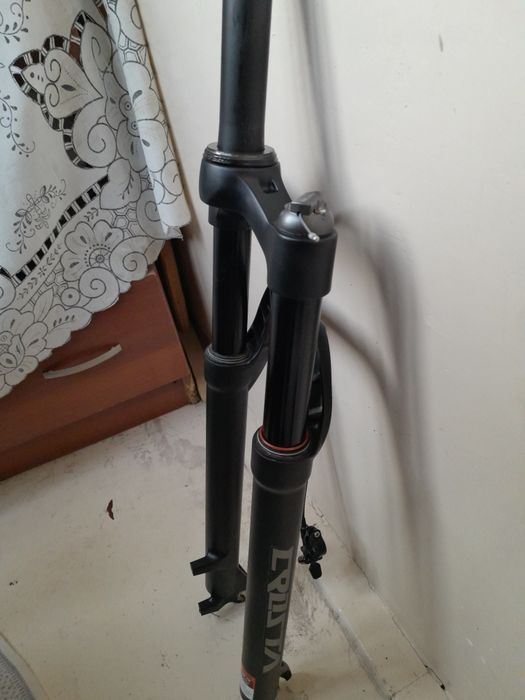 Воздушная вилка 29, с дистанционной блокировкой