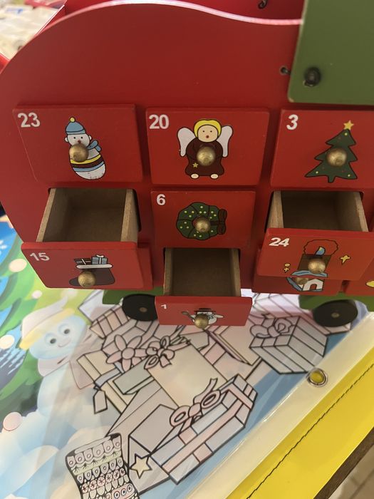 Запазено Дървен Коледен Календар – Бебешка Количка | Ръчна изработка