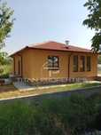 Къща в село Избеглии