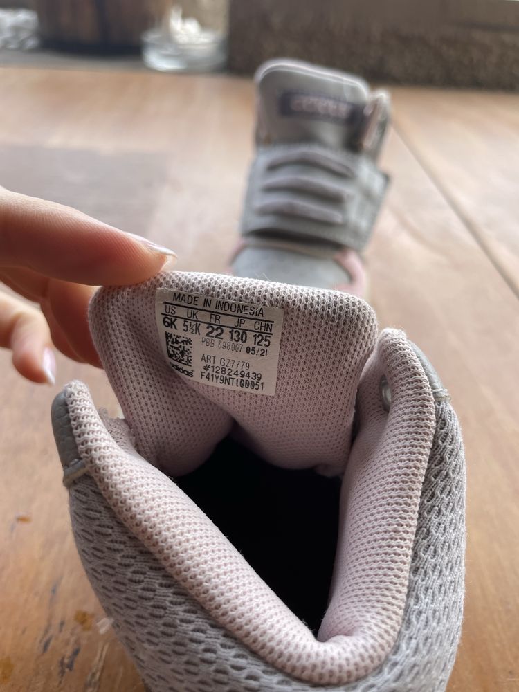 Маратонки Adidas / номер 22