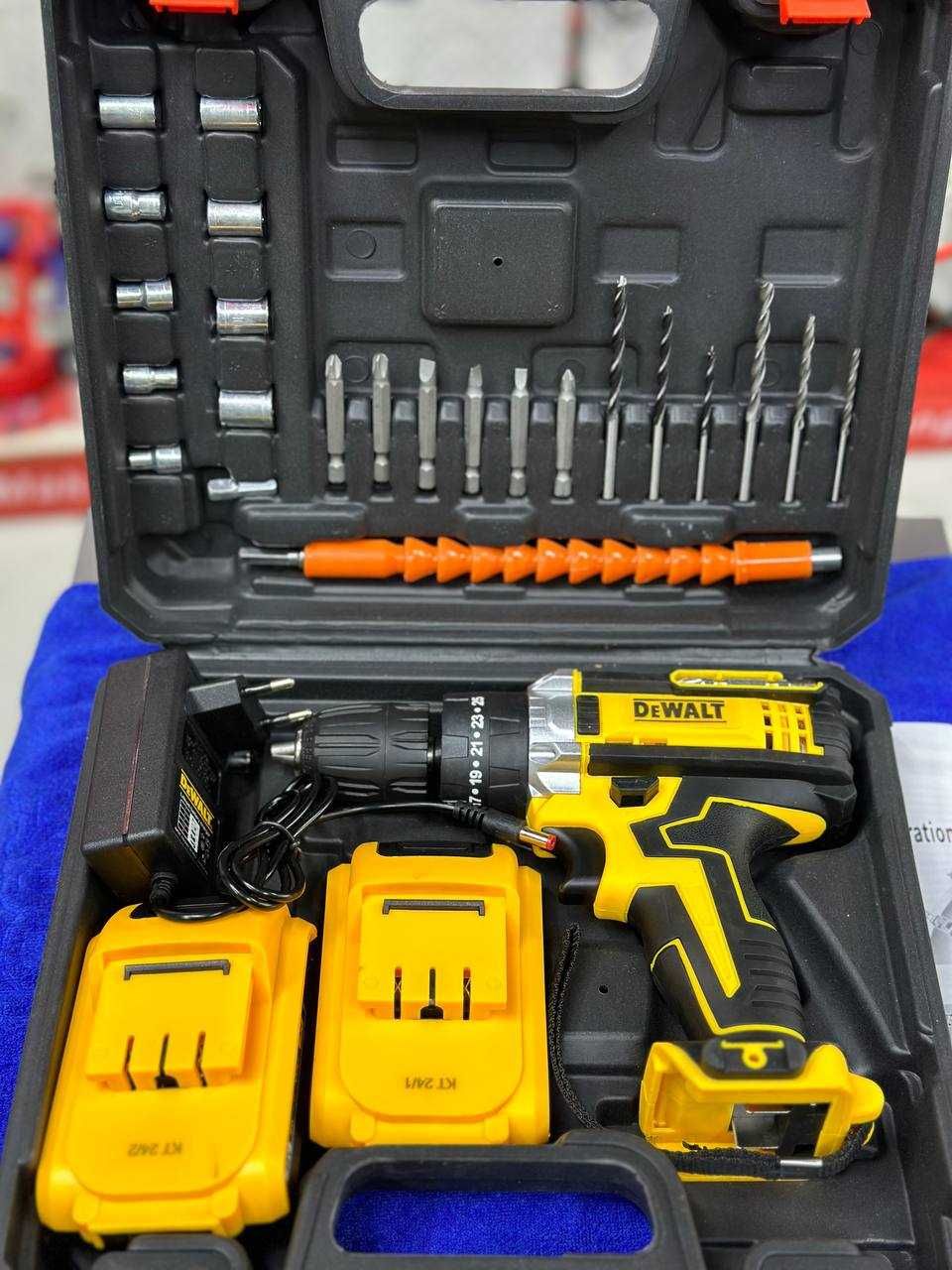 Шуруповерт с набором DEWALT люкс к