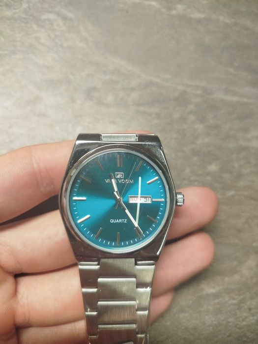 Часовник цвят тюркоаз