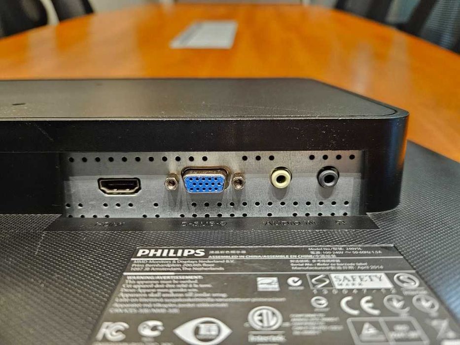 Monitor LED 24" Full HD 1080p 5 ms HDMI Categoria A Philips 246V5L