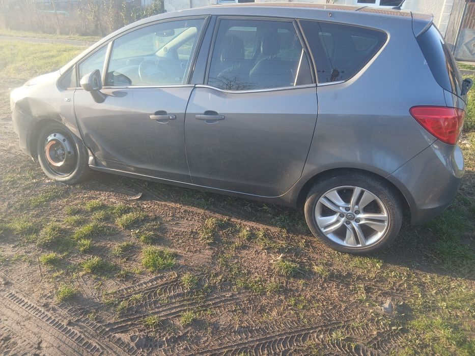 vând sau schimb sau dezmembrez