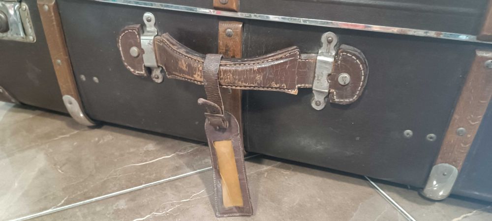 Ретро куфар подходящ за декорация, реквизит, пропсове, фотосесии