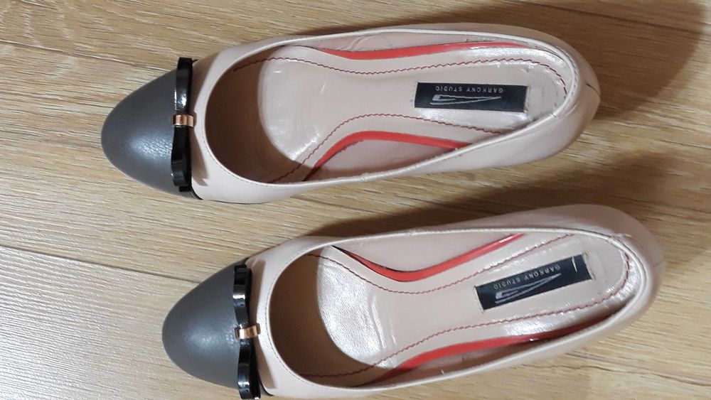 Pantofi piele naturala ,  mar 40  , culoare gri -crem
