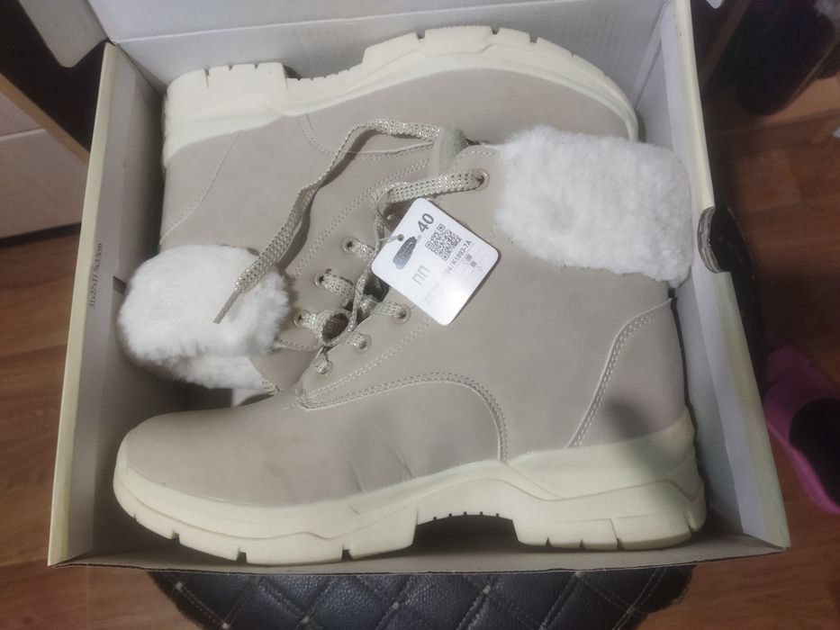 Ботинки женские зимние р-р 40-41