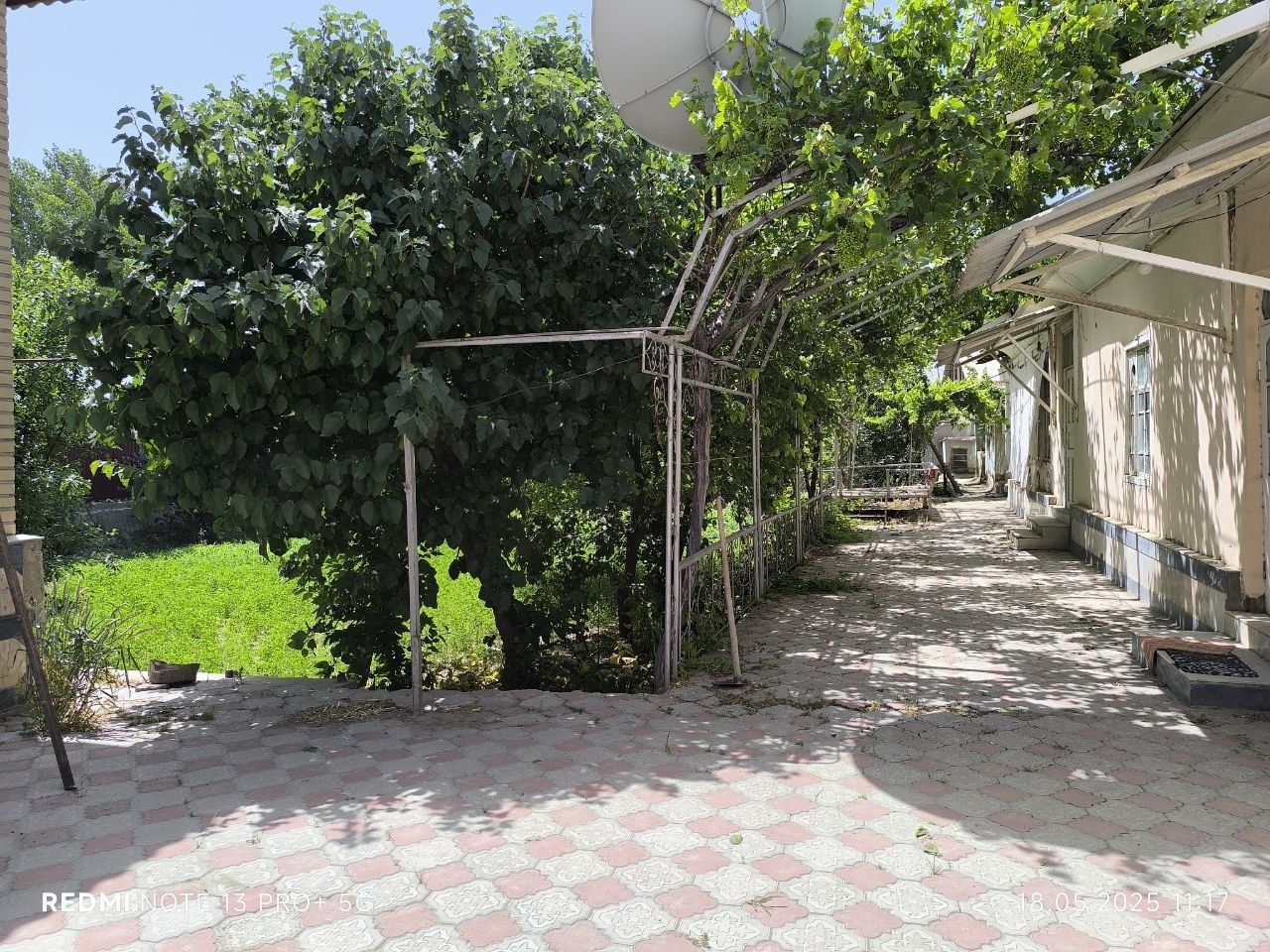 Hovli sotiladi, uy sotiladi