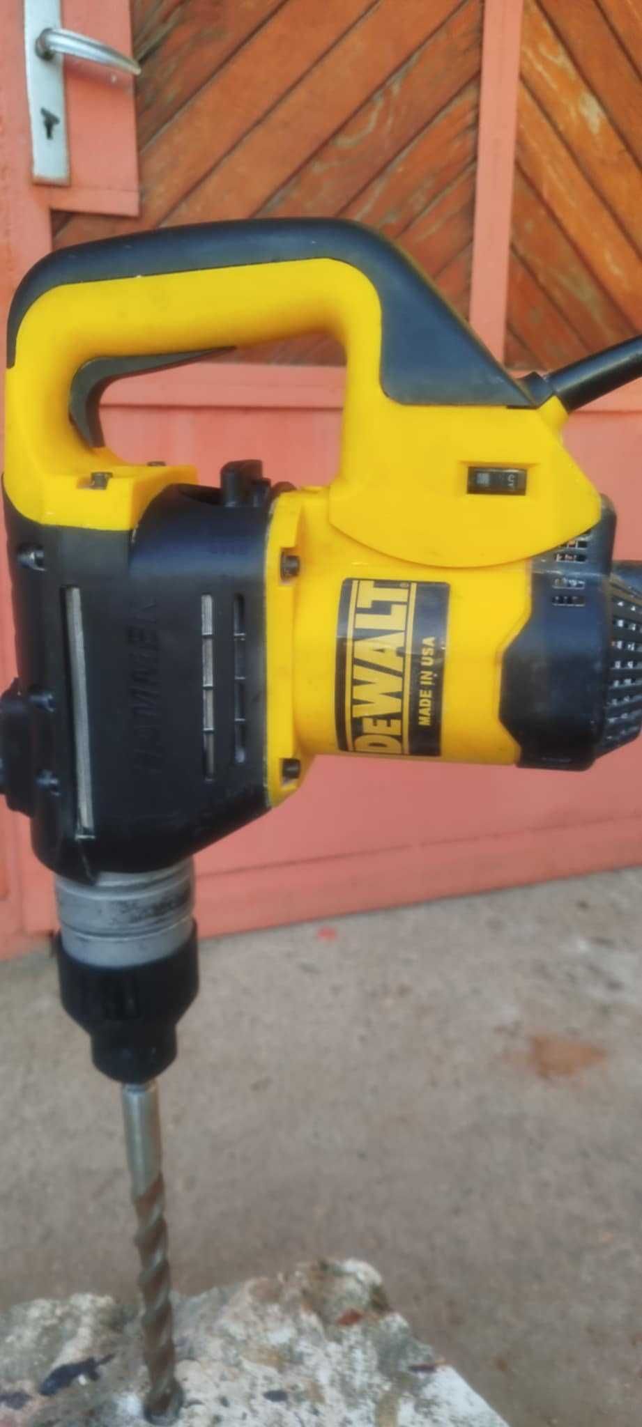Перфоратор къртач DeWALT