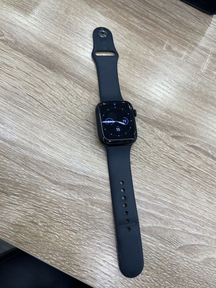 Продам Apple Watch 7 series