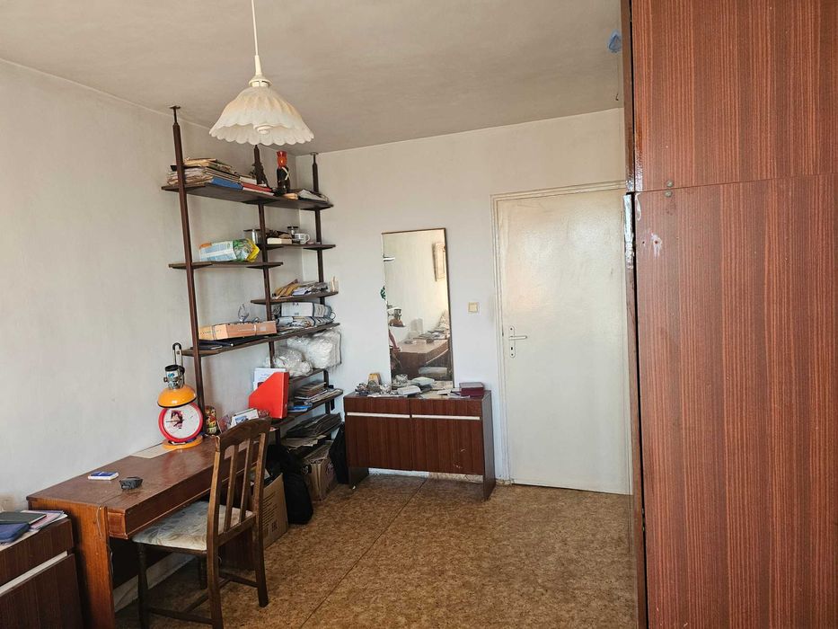 Тристаен, тухлен до Зимно кино Тракия