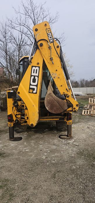 Închiriez buldoexcavator