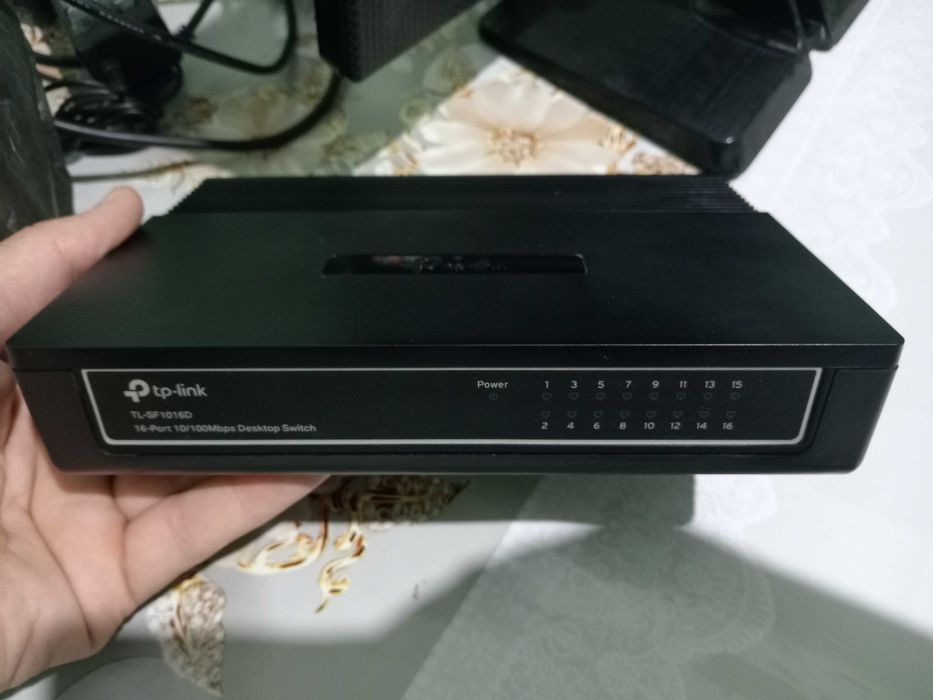 Komutator, HUB. TP-Link TL-SF1016D 10/100 Mbps.