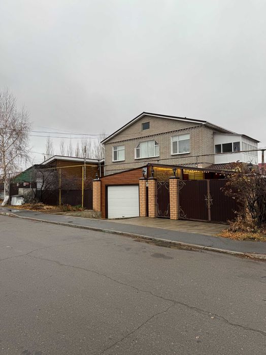 Продам коттедж с коммерческой баней