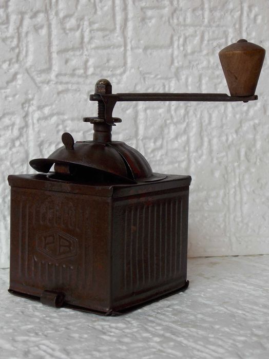 rasnita veche romaneasca,colectie,antichitati,obiecte comuniste,arta