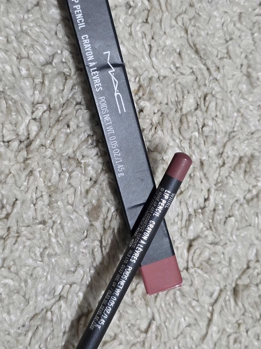 Creion Buze MAC WHIRL