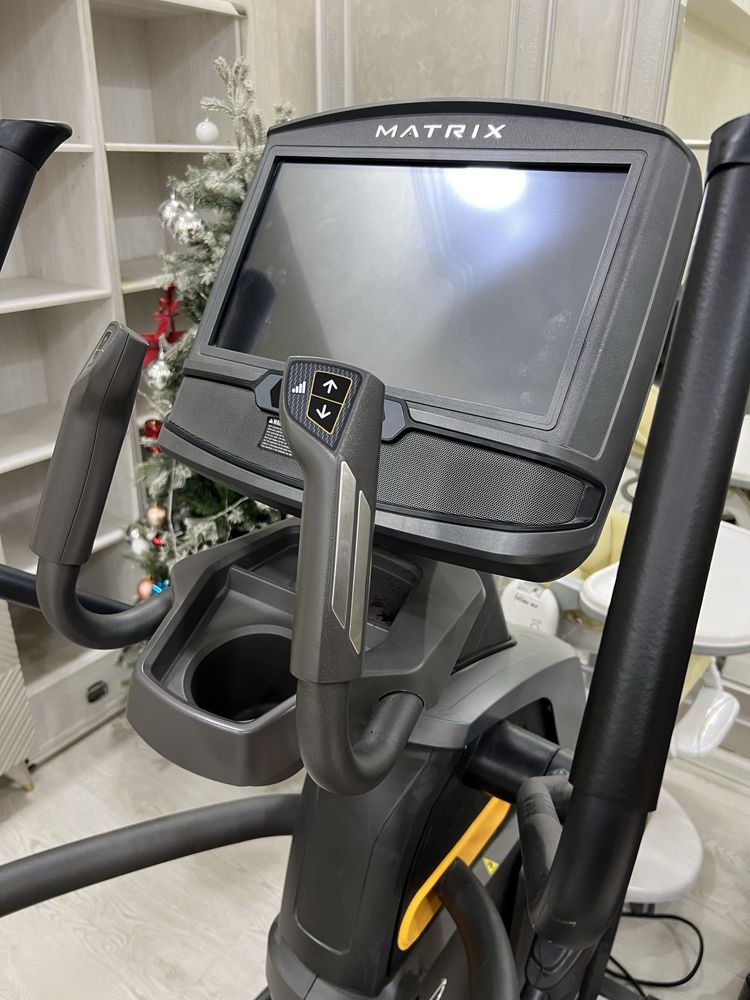 Эллиптический тренажер Matrix MX Elliptical E30XR