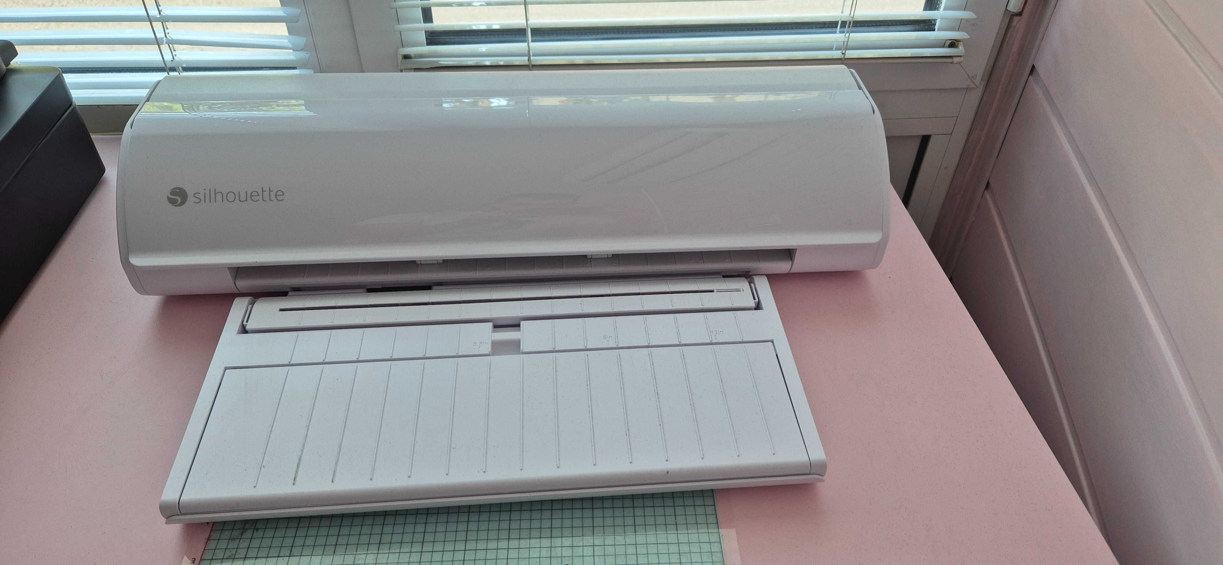 Продавам чисто нов Хоби плотер Silhouette Cameo 5