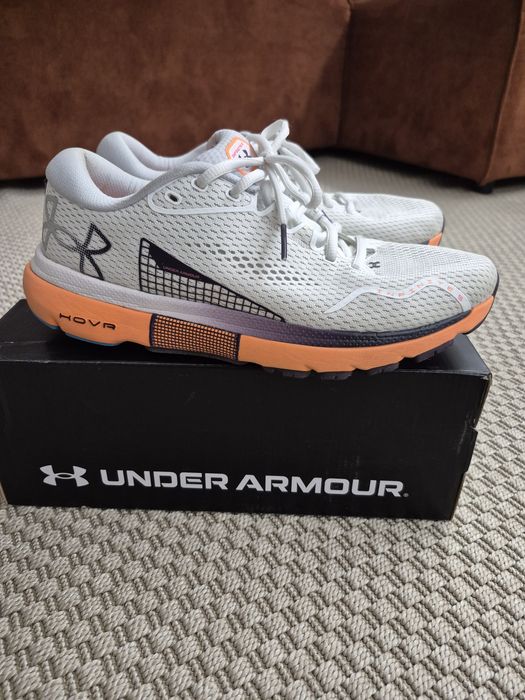 Adidasi Under Armour